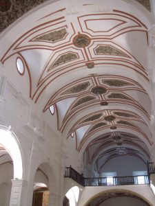 interior iglesia-de-la-santisima-trinidad