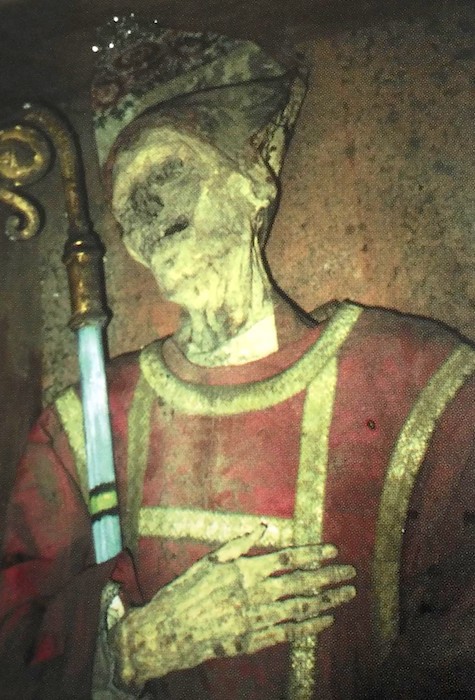 Momia del obispo Alonso Suárez de la Fuente del Sauce