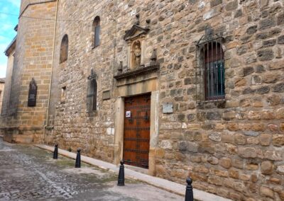 Entrada antigua del Convento de Padres Carmelitas Descalzos de Úbeda