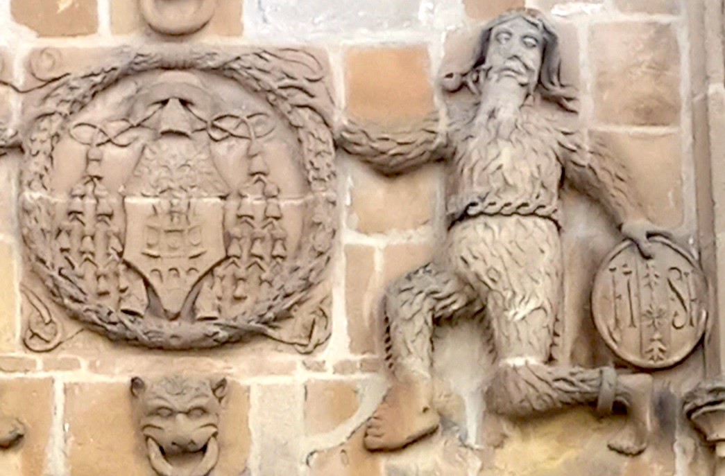 Detalle del escudo de la Casa de los Salvajes de Úbeda