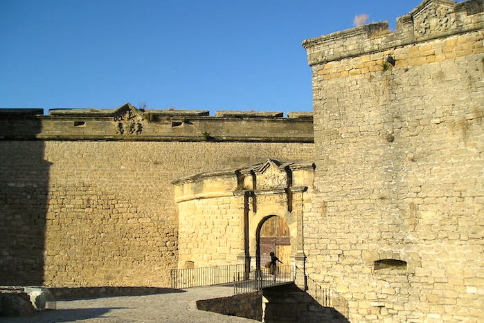 Fachada del Castillo de Sabiote en Jaén