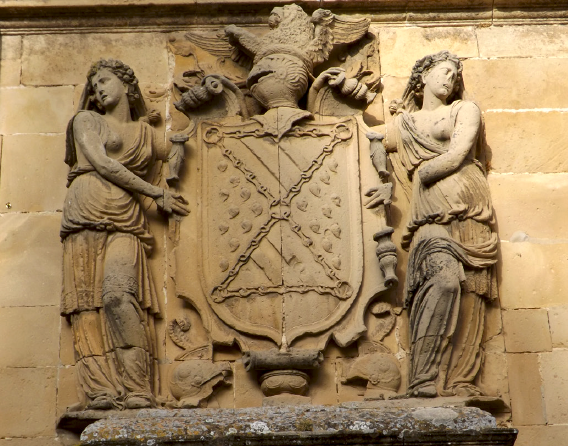 Escudo de María de Mendoza en la fachada del Salvador de Úbeda