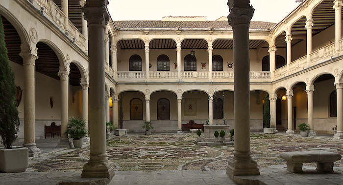Patio del Palacio Real de Valladolid, residencia de María de Mendoza y Sarmiento, condesa de Ribadavia